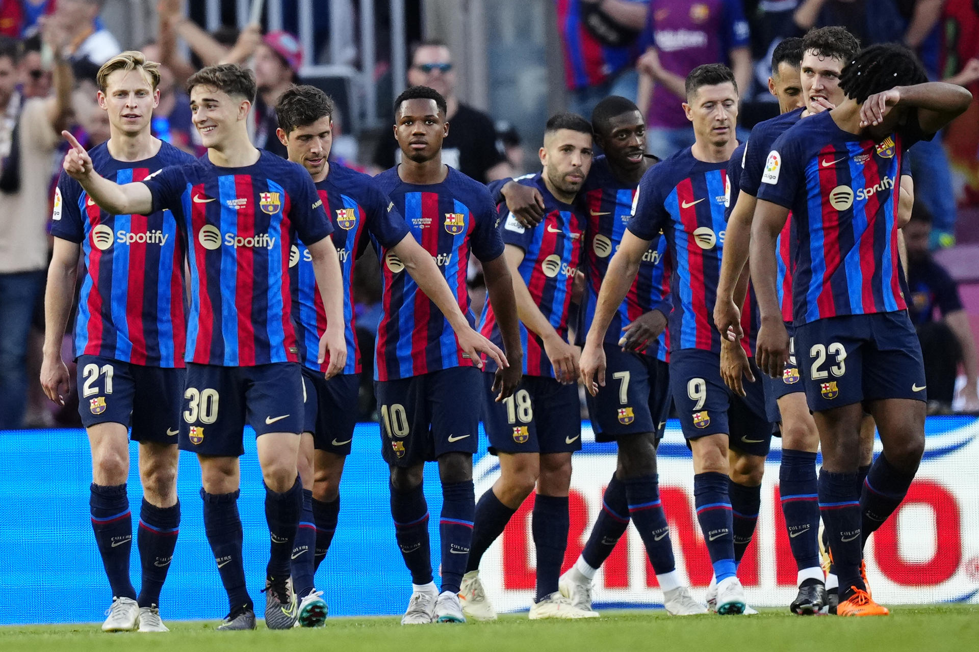 El campeón Barcelona volvió al triunfo con goleada a Mallorca en Camp Nou