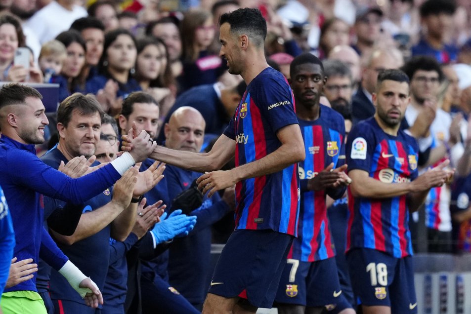 Busquets y Jordi Alba se despidieron de la afición de Barcelona en su último duelo en Camp Nou