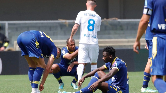 Un autogol en el último minuto dejó a Hellas Verona al borde del descenso en Italia