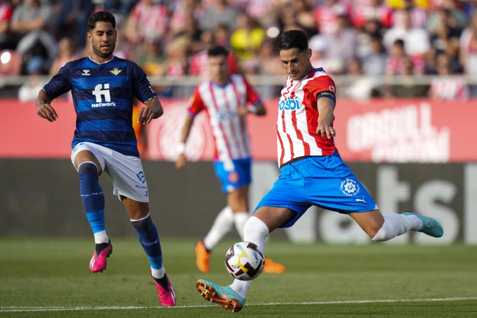 Claudio Bravo destacó en valiosa victoria de Real Betis sobre Girona en la liga española