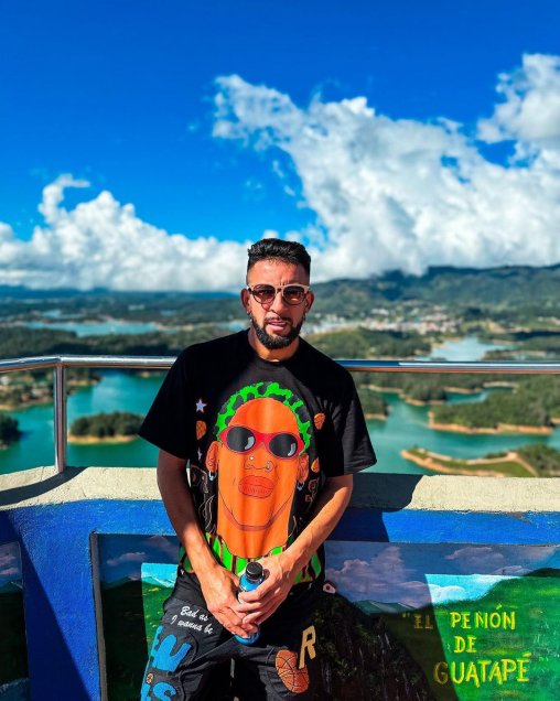 Mauricio Isla sigue disfrutando en Medellín a la espera de tener nuevo club