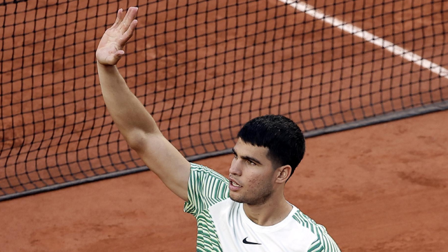 Alcaraz venció al italiano Cobolli en tres sets y avanzó a segunda ronda en París