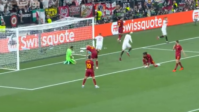 [VIDEO] Gianluca Mancini marcó en propia puerta y devolvió a la vida a Sevilla