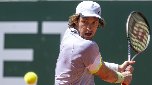 Nicolás Jarry hizo gala de su gran momento para batir a Tommy Paul en Roland Garros