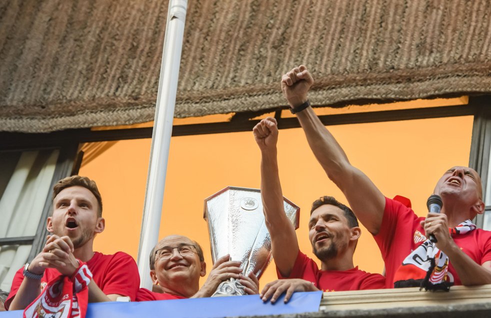 Sevilla festejó el título de Europa League junto a una multitud
