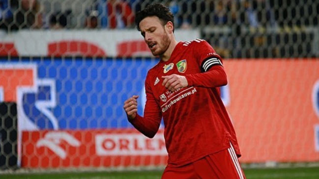 Miedz Legnica informó la salida de Angelo Henríquez