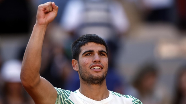 Alcaraz arrolló a Musetti y avanzó con firmeza a cuartos de Roland Garros