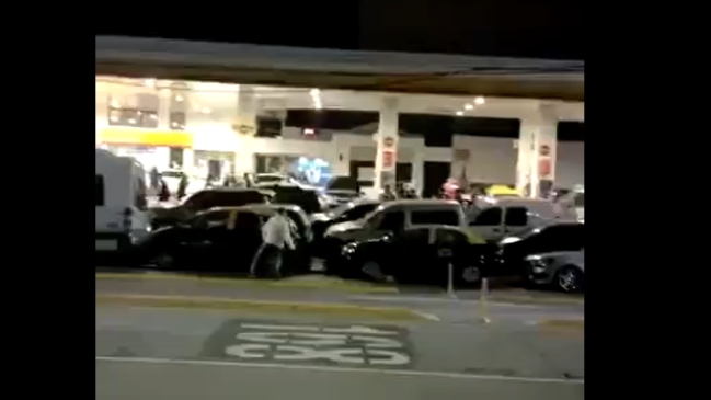 [Videos] Hinchas de Boca y Colo Colo protagonizaron batalla campal en las afueras de La Bombonera