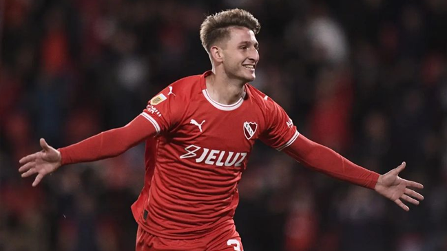 Independiente se alejó del fondo en Argentina gracias al doblete de Giménez contra Sarmiento