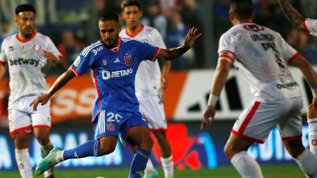 Mateos: Cuando llegué a la U tuve que cambiar mi juego, me di cuenta que no soy Riquelme