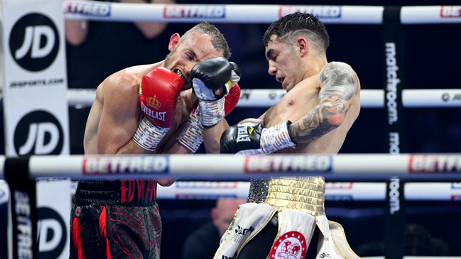 Sunny Edwards retuvo el título mundial de peso mosca ante el chileno Andrés Campos