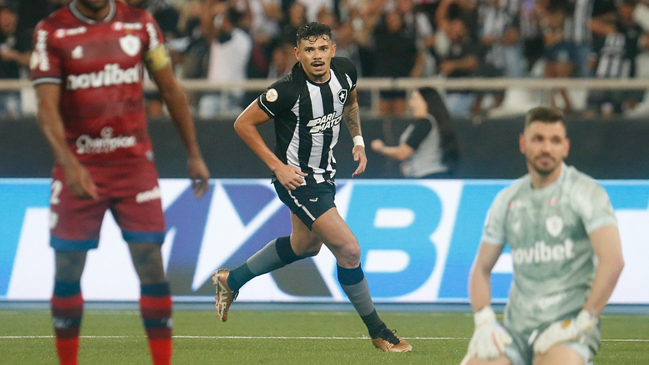 Botafogo venció a Fortaleza y se mantuvo firme en el primer puesto del Brasileirao