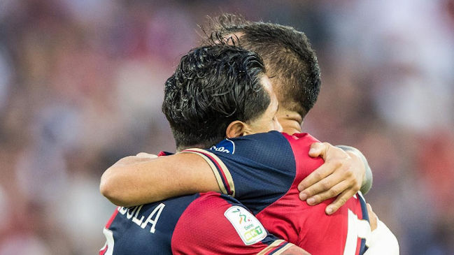 Cagliari del peruano Lapadula regresó a la Serie A tras derribar a Bari