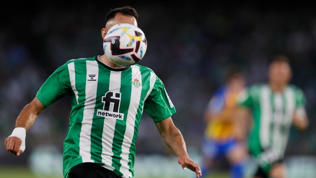 Dos jugadores de Real Betis denunciaron ataques homófobos por foto en matrimonio