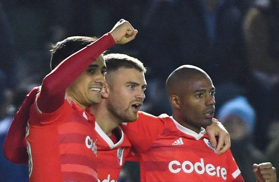 River Plate goleó a Banfield y se afirmó en la cima de la liga de Argentina