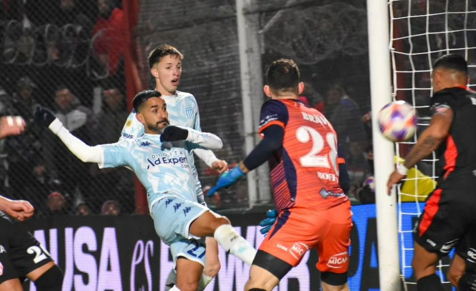Racing rescató un empate ante Instituto en la liga de Argentina