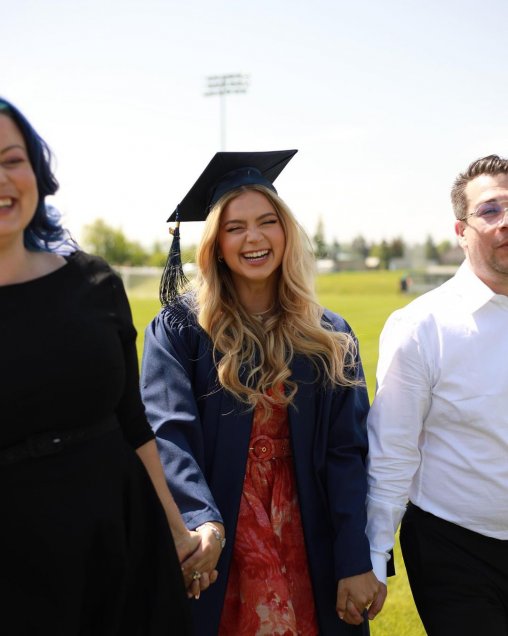 Jullien Ramírez deslumbró tras graduarse en la Mount Royal University de Calgary