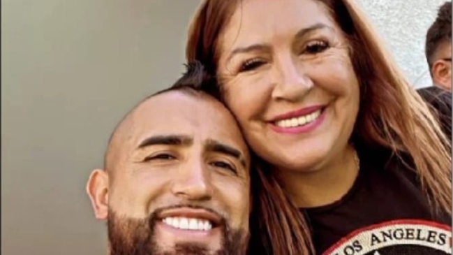 Mamá de Vidal enciende la ilusión: Sólo veo cosas buenas en que Arturo vuelva a Chile