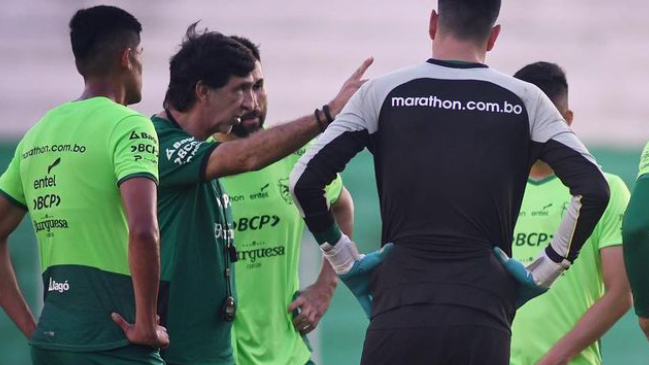 “Las canchas son un desastre”: La dura crítica del DT de Bolivia antes del partido con Chile