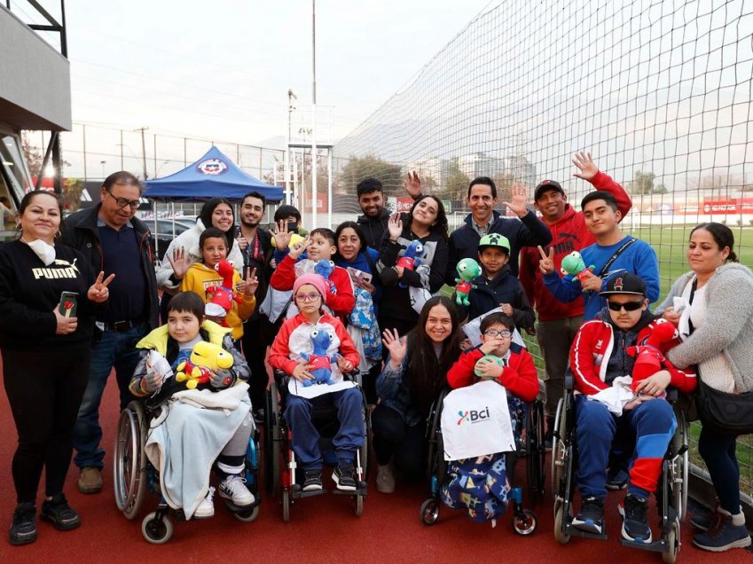 Seleccionados chilenos compartieron con menores de la Fundación Nuestros Hijos