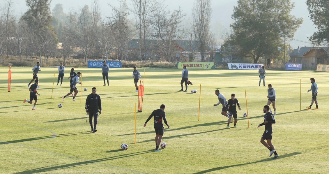 Colo Colo entrenó en el complejo deportivo del Sifup en Pirque