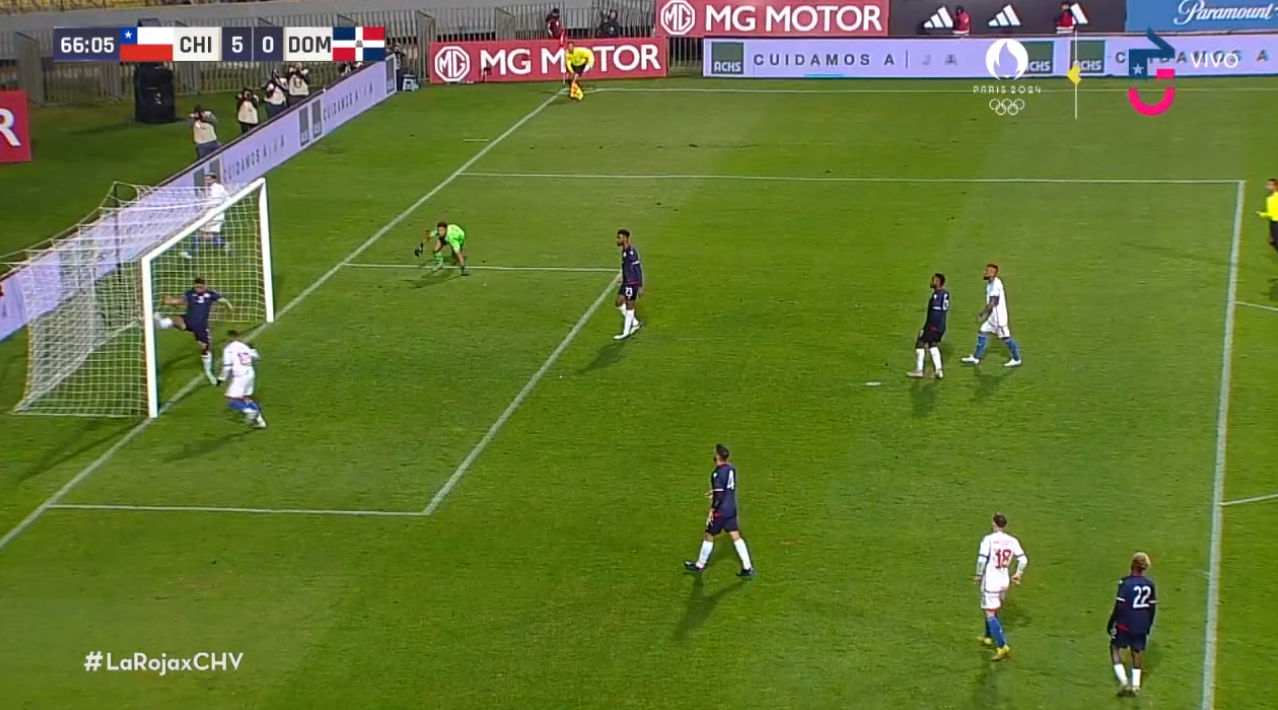 ¿Fue gol o no? El remate al límite de Alexis Sánchez ante República Dominicana