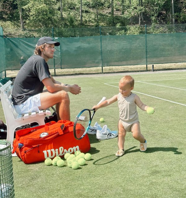 Nicolás Jarry envió un saludo por el Día del Padre compartiendo tiernas fotos junto a su hijo Juanito