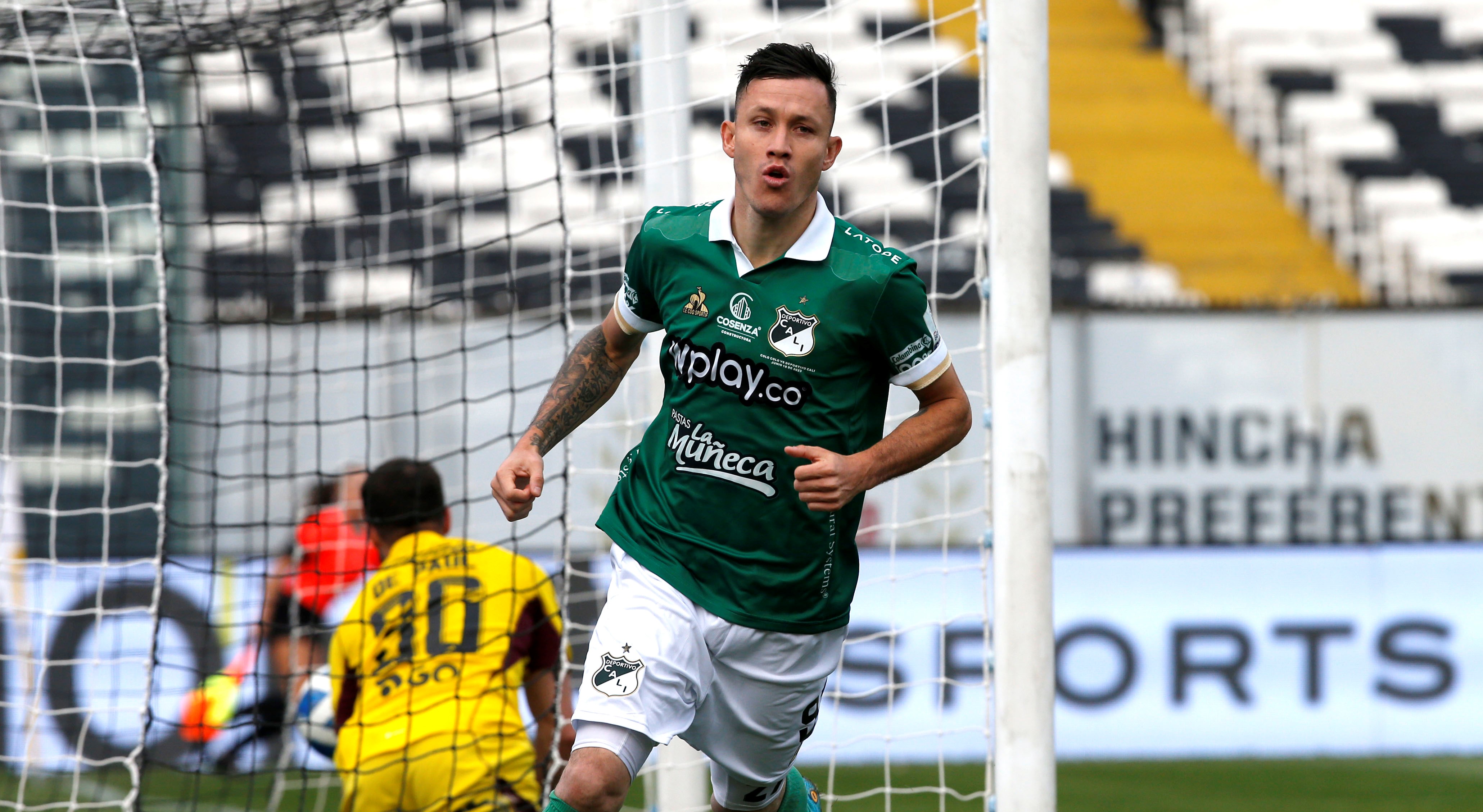 Deportivo Cali pilló mal parado a Colo Colo y golpeó primero con gol de Gustavo Ramírez