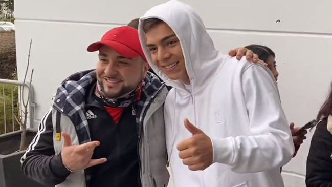 Joan Cruz llegó hasta el Monumental para ver el amistoso de Colo Colo con Deportivo Cali