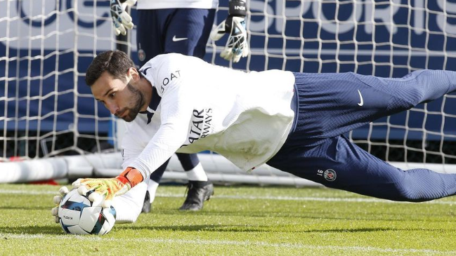 Sergio Rico salió del coma y ya se comunica mediante gestos