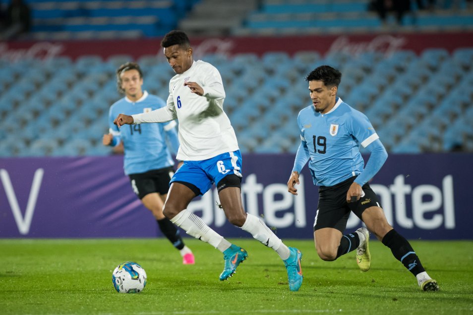 Bajo la mirada de Bielsa: Uruguay dominó sin contratiempos a Cuba en el Centenario