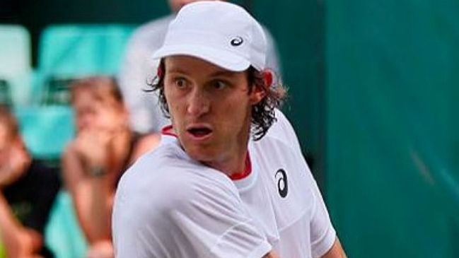 Nicolás Jarry logró contundente victoria sobre Stefanos Tsitsipas y se metió en cuartos de final en Halle