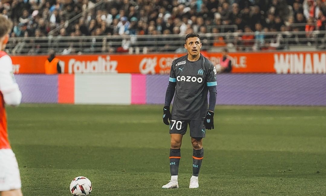 Dos golazos de Alexis Sánchez fueron nominados al mejor de la temporada en Francia