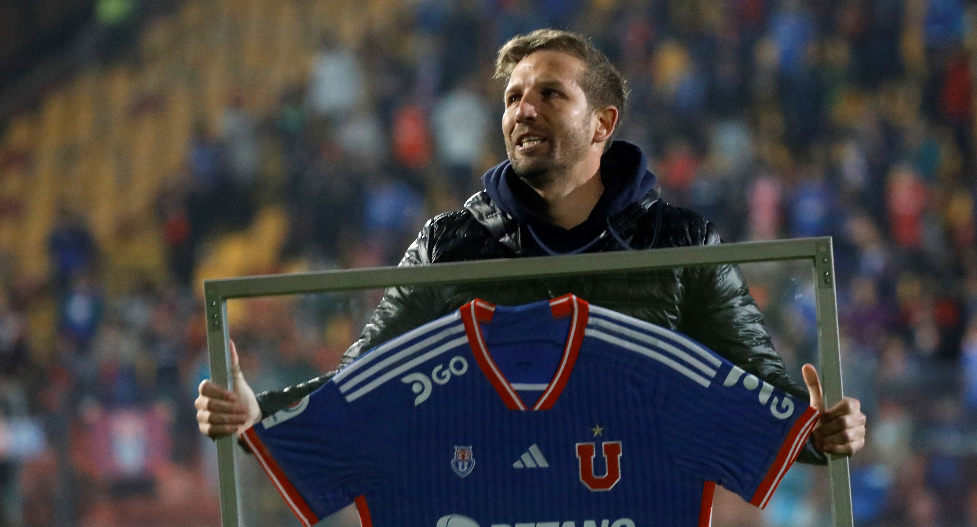 Felipe Seymour fue homenajeado por U. de Chile tras anuncio de su retiro