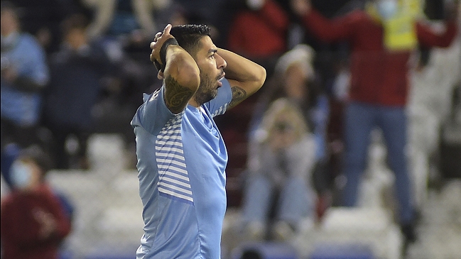 Presidente de Gremio dijo que se analiza la opción de implantar una prótesis de rodilla a Luis Suárez