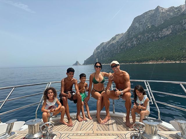 Cristiano y Georgina disfrutan de sus vacaciones en familia