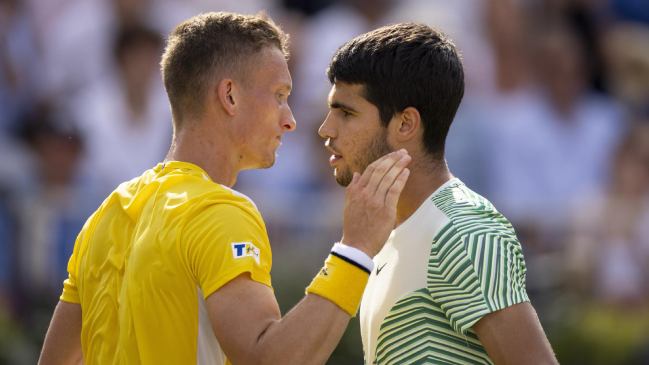 Carlos Alcaraz se deshizo de Jiri Lehecka y entró a cuartos en Queen’s