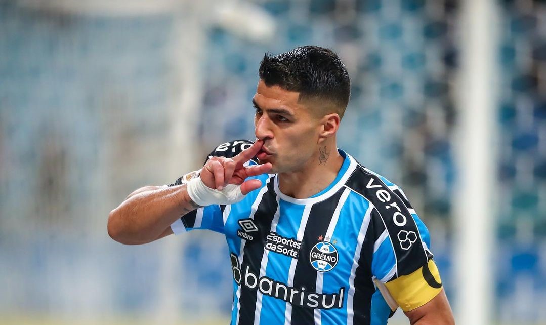Luis Suárez anotó golazo para el triunfo de Gremio en medio de rumores de su retiro