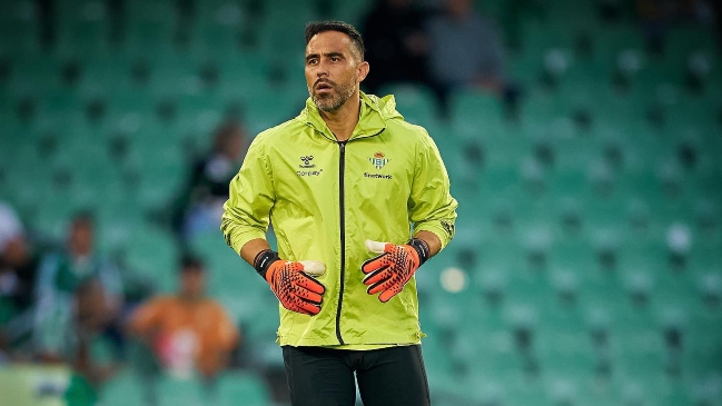 Aseguran que arquero Rui Silva tiene opciones de partir de Real Betis