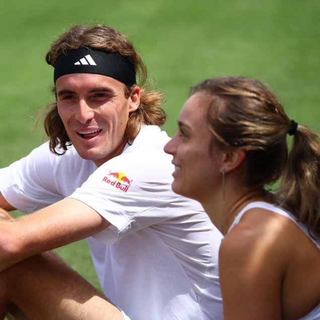 Stefanos Tsitsipas y Paula Badosa derrochan amor en prácticas para Wimbledon