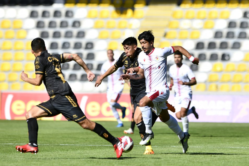 Coquimbo respondió ante su gente y dejó fuera de camino a La Serena en Copa Chile