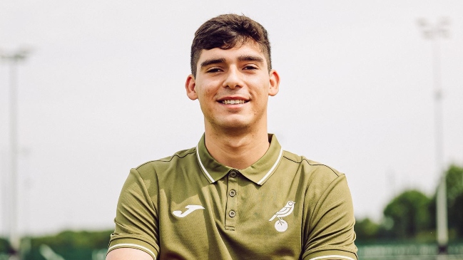 Se sumó a Marcelino Núñez: Vicente Reyes fue fichado por Norwich City