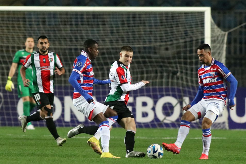 Palestino vio truncado su objetivo de avanzar en la Sudamericana tras caer a manos de Fortaleza