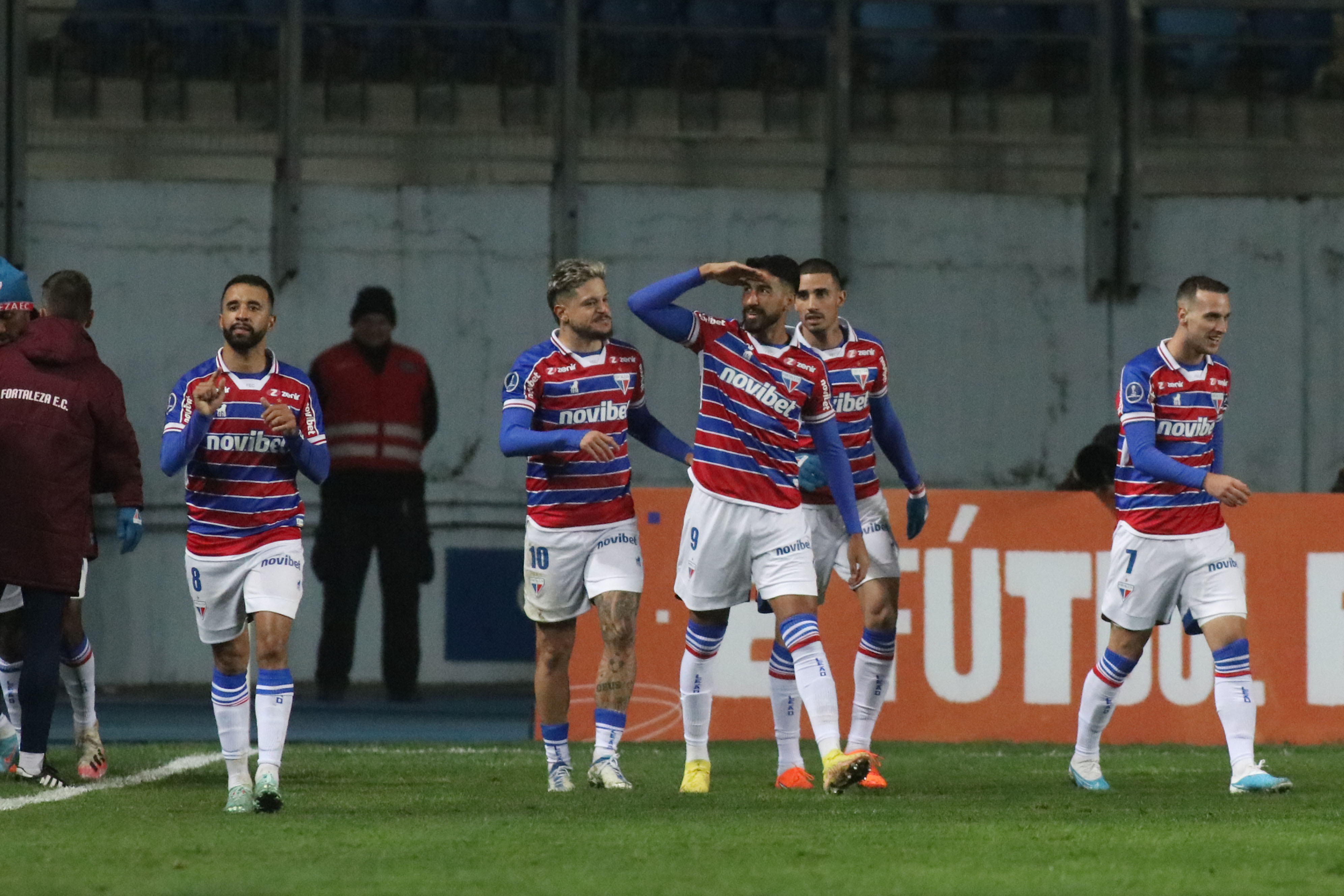 [VIDEO] Entró y anotó: El gol de Juan Martín Lucero para Fortaleza que amargó a Palestino