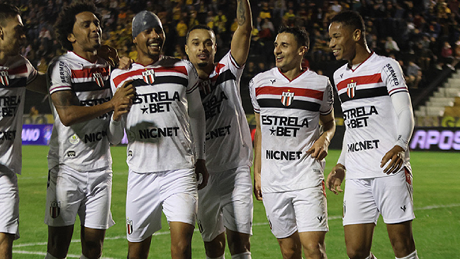 A darle el Puskas: El impresionante golazo de chilena desde fuera del área