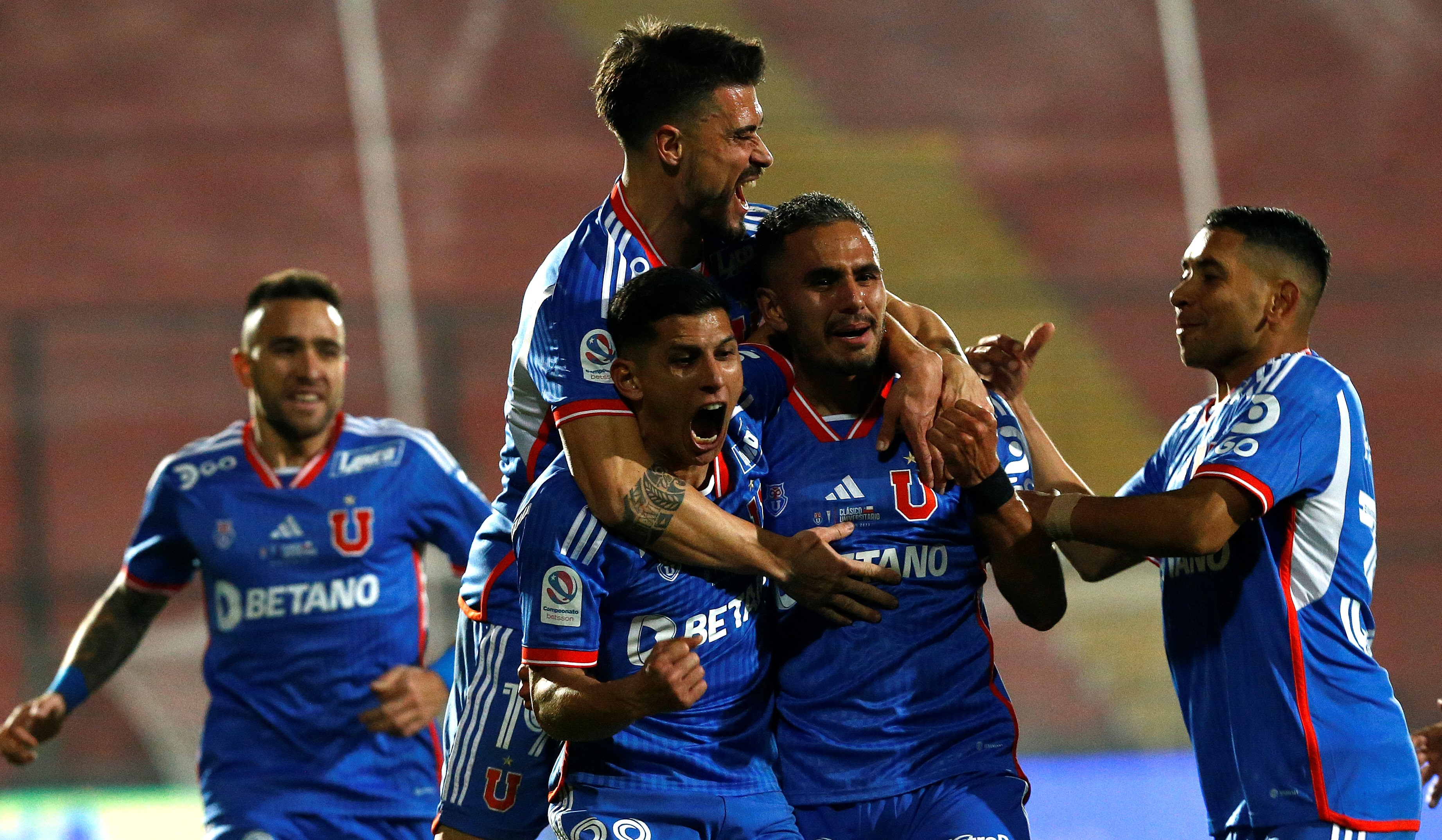 Israel Poblete soltó un derechazo y estiró la ventaja de U. de Chile sobre la UC