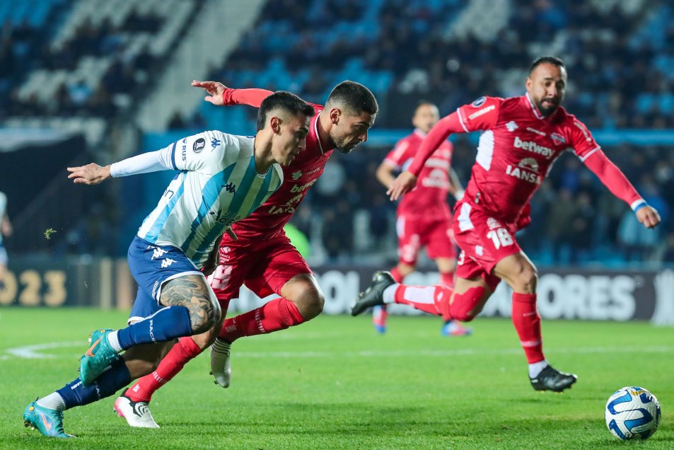 Ñublense dijo adiós a la Copa Libertadores con una dura derrota ante Racing en El Cilindro