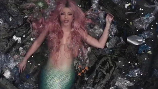 Va dedicada a Piqué: Shakira lanzó su nueva canción “Copa Vacía”