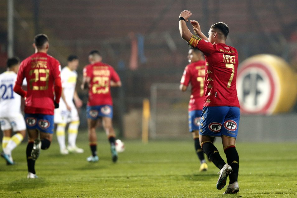 Garate y Yáñez lideraron el triunfo de Unión Española sobre Barnechea en Copa Chile