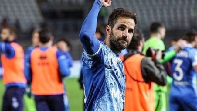 Cesc Fábregas anunció su retiro del fútbol profesional e iniciará su carrera como DT